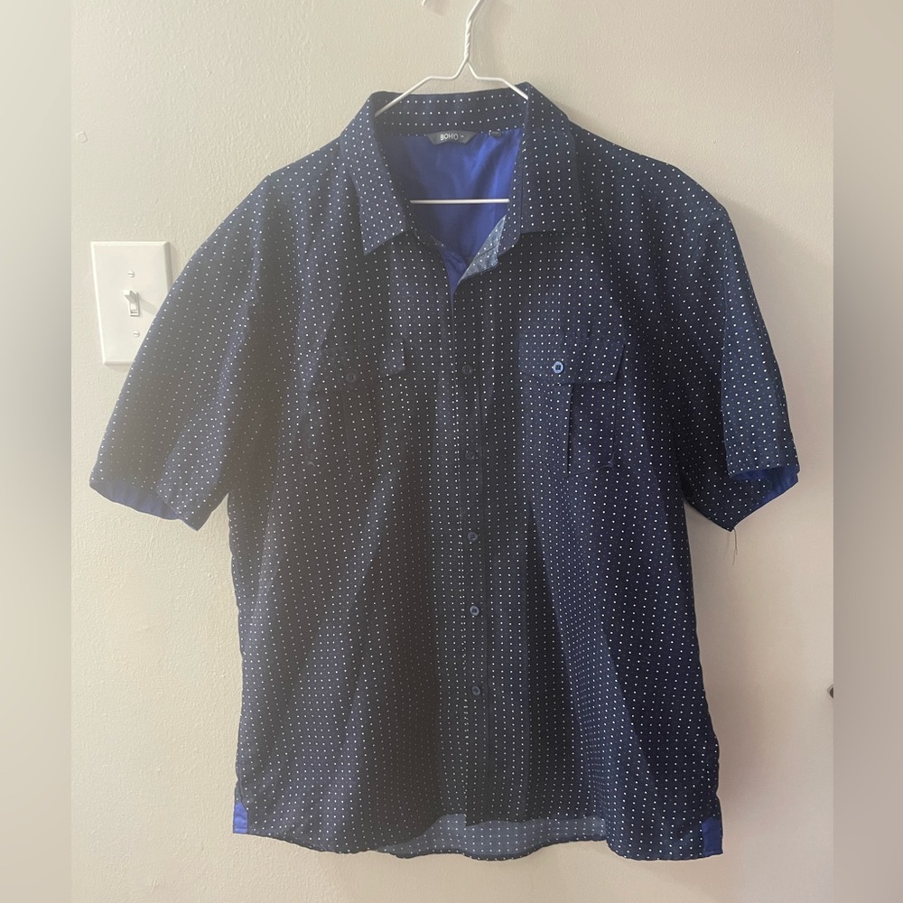 Men’s Bohio size XL Blue Shortlie Short Sleeve Button Down shirt with white blue